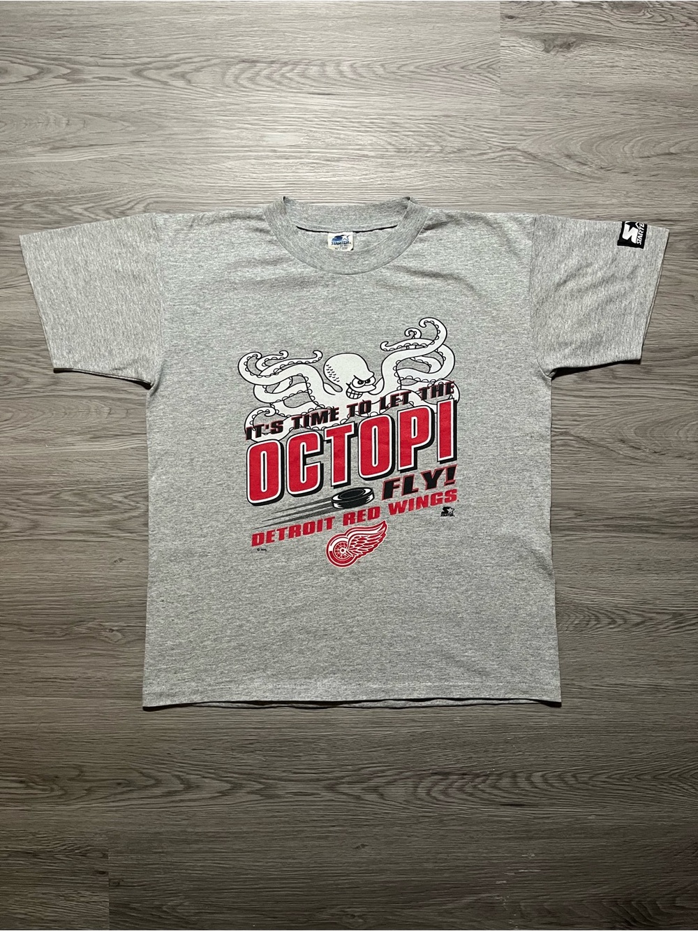 90s STARTER Detroit Red Wings octopus, graphic NHL hockey T-shirt youth XL
